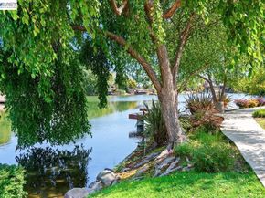 137 Parfait Ln, Alameda CA 94502