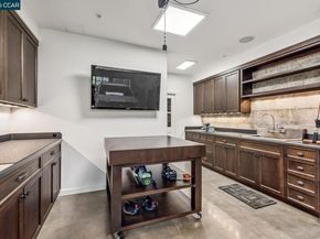 1089 Rahara Dr, Lafayette CA 94549