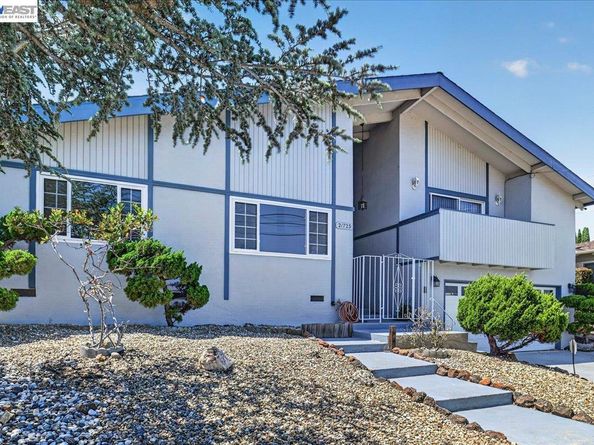 21723 Shadyspring Rd, Castro Valley CA 94546