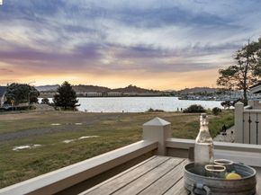 194 Lakeshore Ct, Richmond CA 94804