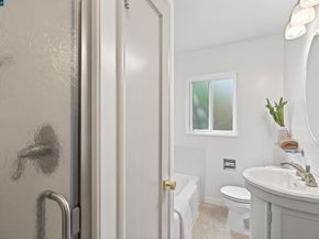 218 Overhill Rd, Orinda CA 94563