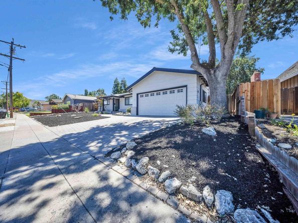 781 E Angela St, Pleasanton CA 94566