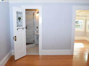 2860 Jackson St, Alameda CA 94501