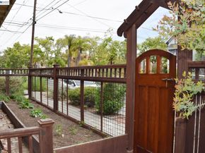 2860 Jackson St, Alameda CA 94501