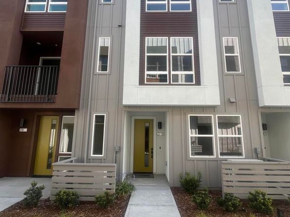2015 Clement Avenue, Alameda CA 94501