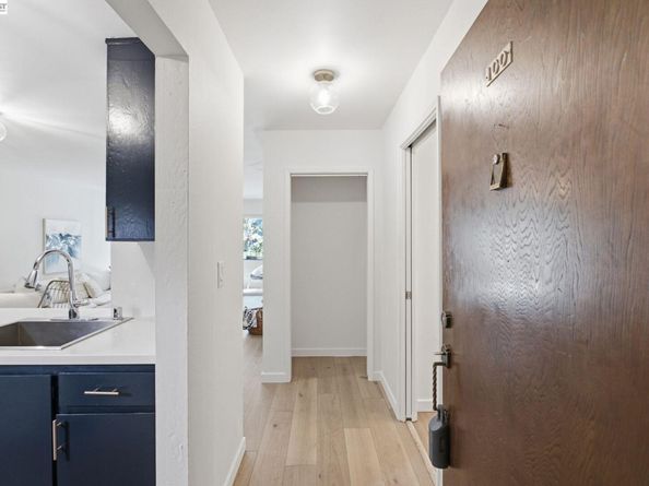 955 Shorepoint Ct 100, Alameda CA 94501