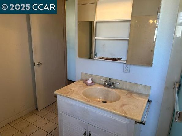 35593 Cleremont Dr, Newark CA 94560