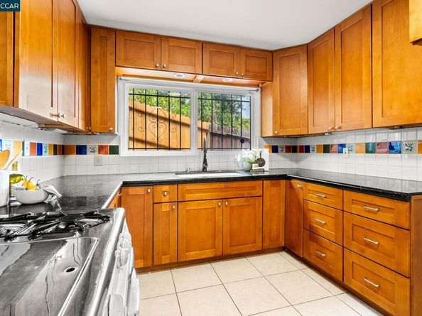 1232 E 20Th St, Oakland CA 94606