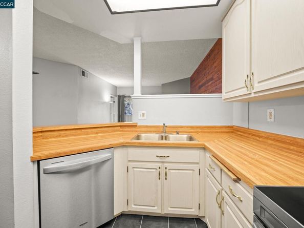 25930 Kay Ave 201, Hayward CA 94545