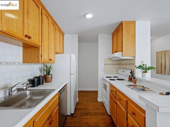 250 Whitmore St 205, Oakland CA 94611