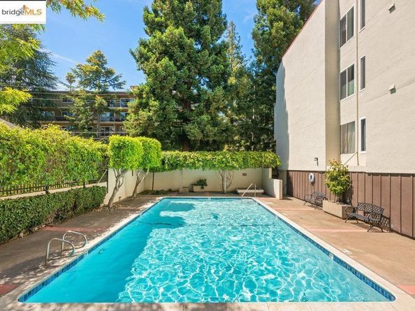250 Whitmore St 205, Oakland CA 94611