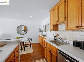 250 Whitmore St 205, Oakland CA 94611