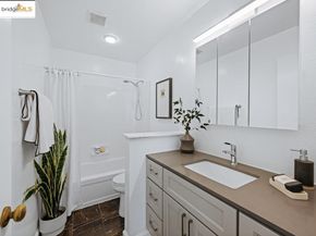 250 Whitmore St 205, Oakland CA 94611