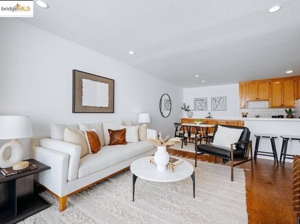 250 Whitmore St 205, Oakland CA 94611