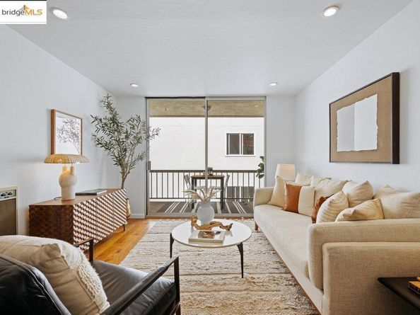 250 Whitmore St 205, Oakland CA 94611