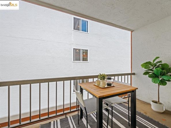 250 Whitmore St 205, Oakland CA 94611