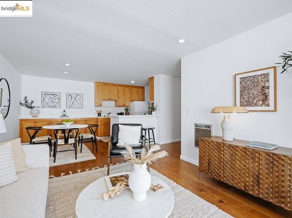 250 Whitmore St 205, Oakland CA 94611