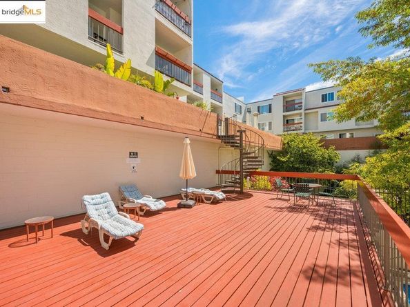250 Whitmore St 205, Oakland CA 94611