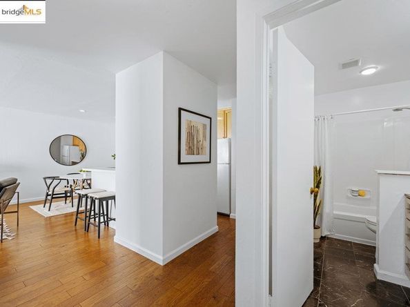 250 Whitmore St 205, Oakland CA 94611