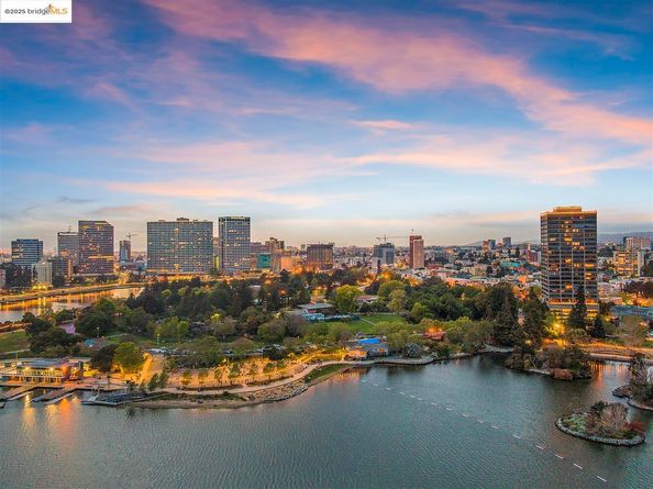 565 Bellevue Ave. 1502, Oakland CA 94610
