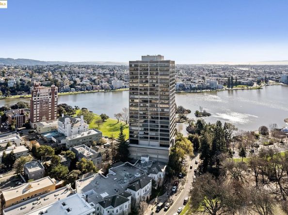 565 Bellevue Ave. 1502, Oakland CA 94610
