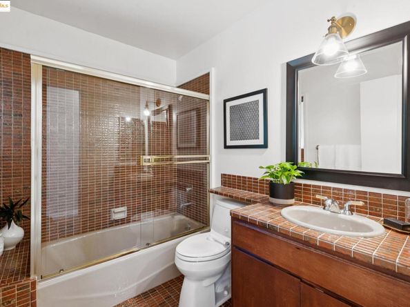 2861 Chelsea Drive, Oakland CA 94611
