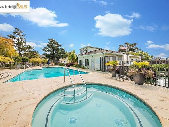 215 Lakeshore Ct, Richmond CA 94804