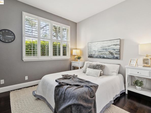 215 Lakeshore Ct, Richmond CA 94804