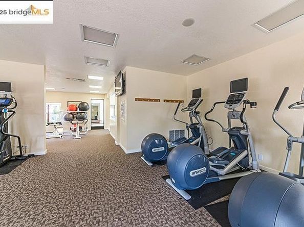 215 Lakeshore Ct, Richmond CA 94804