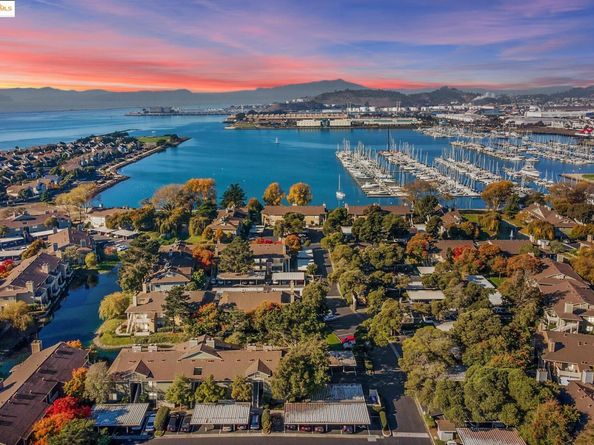 215 Lakeshore Ct, Richmond CA 94804