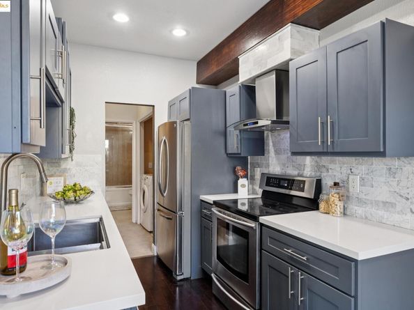 215 Lakeshore Ct, Richmond CA 94804