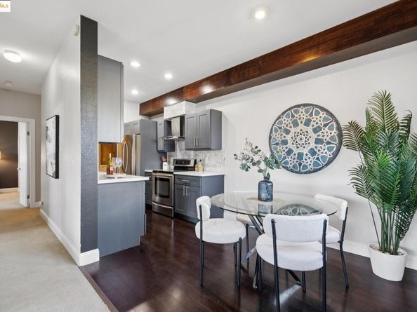 215 Lakeshore Ct, Richmond CA 94804