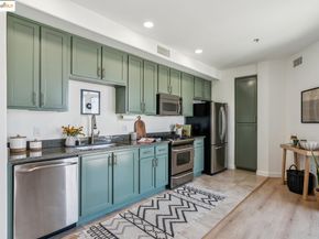 423 7th ST 909, Oakland CA 94607