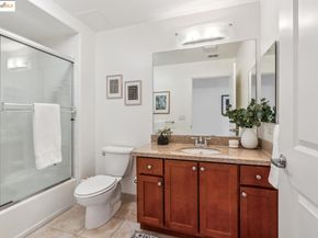 423 7th ST 909, Oakland CA 94607
