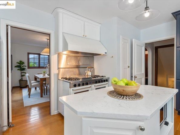 4401 Harbord Dr, Oakland CA 94618