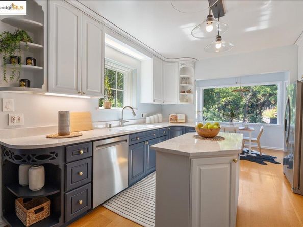 4401 Harbord Dr, Oakland CA 94618