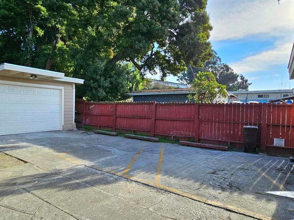 2076 Harrington Ave, Oakland CA 94601