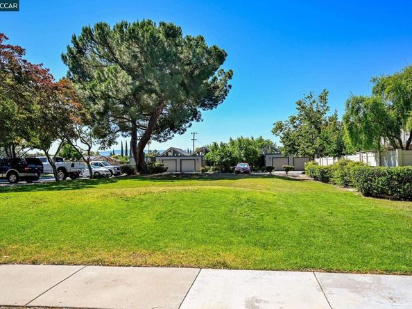761 Pine St, Livermore CA 94551