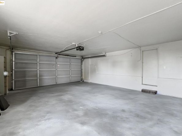 10601 Sheldon St, Oakland CA 94605