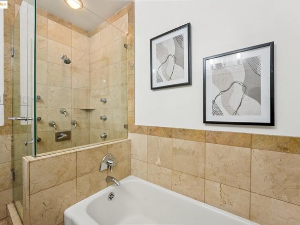 10601 Sheldon St, Oakland CA 94605