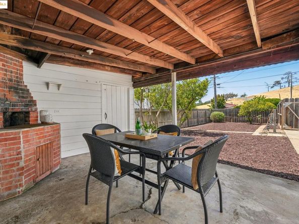 10601 Sheldon St, Oakland CA 94605