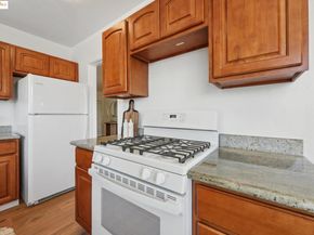 10601 Sheldon St, Oakland CA 94605