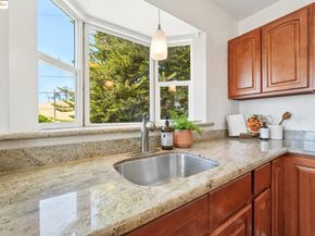 10601 Sheldon St, Oakland CA 94605