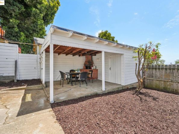 10601 Sheldon St, Oakland CA 94605