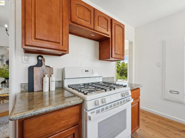 10601 Sheldon St, Oakland CA 94605