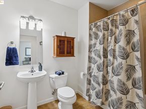 428 Alice St. 817, Oakland CA 94607