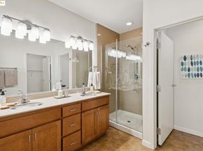 428 Alice St. 817, Oakland CA 94607
