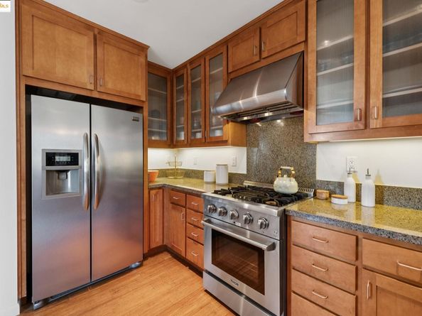 428 Alice St. 817, Oakland CA 94607