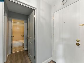 9 Commodore Dr A208, Emeryville CA 94608