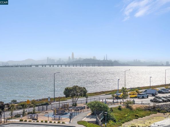 9 Commodore Dr A208, Emeryville CA 94608